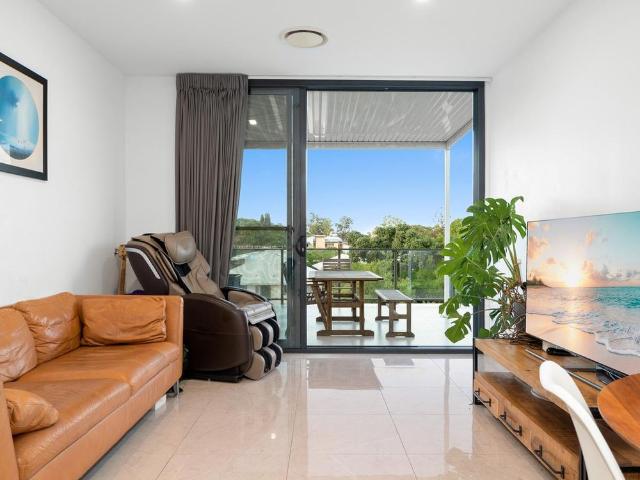 PARTLY FURNISHED PENTHOUSE WITH OUTSTANDING VIEWS