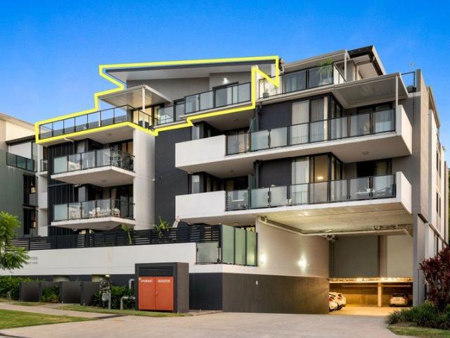 PARTLY FURNISHED PENTHOUSE WITH OUTSTANDING VIEWS