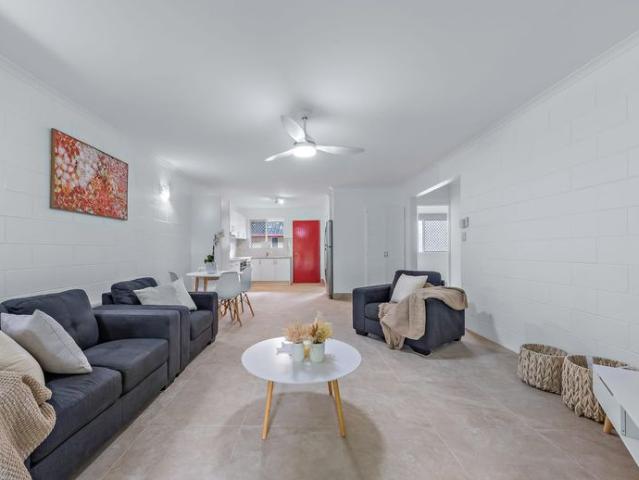 Partly Furnished Renovated Unit Central Cannonvale!