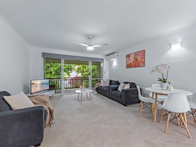 Partly Furnished Renovated Unit Central Cannonvale!