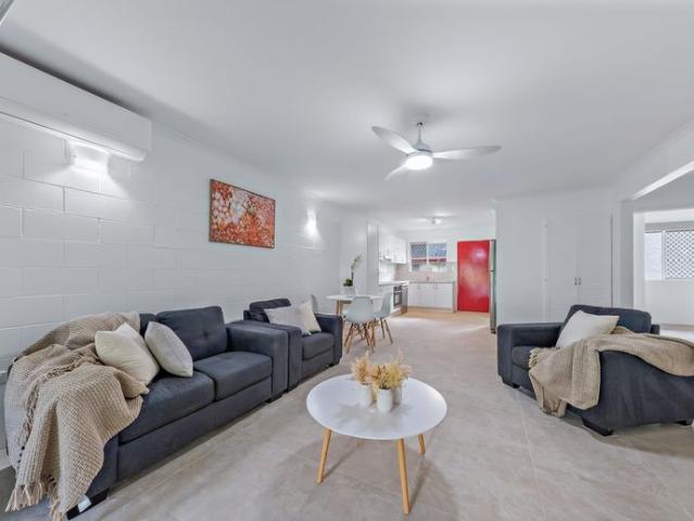 Partly Furnished Renovated Unit Central Cannonvale!