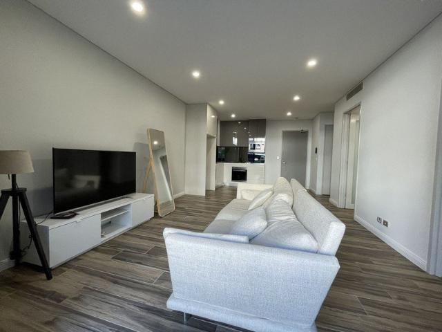 PARTLY FURNISHED ROSEBERY APARTMENT
