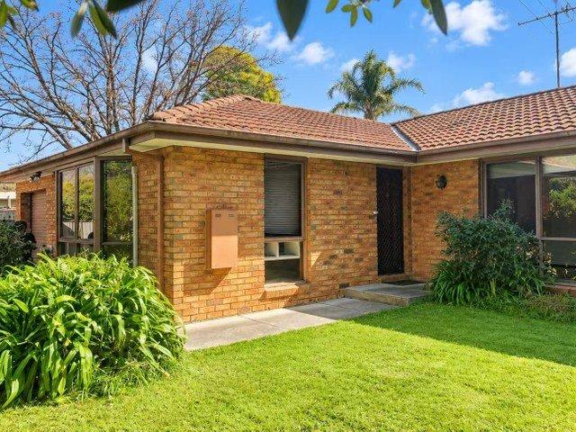 Partly Furnished, Spacious & Light Filled Townhouse in Box Hill North