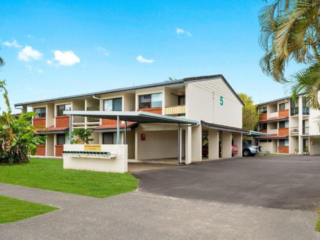 PARTLY FURNISHED UNIT CLOSE TO TOWN!