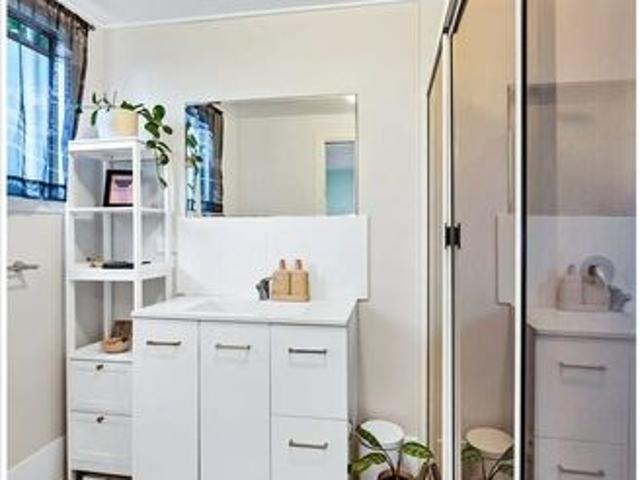 PARTLY FURNISHED UNIT IN THE HEART OF TOWN