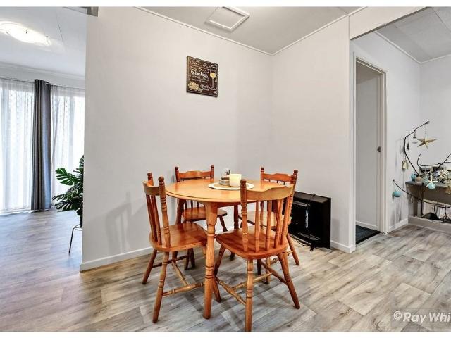 PARTLY FURNISHED UNIT IN THE HEART OF TOWN