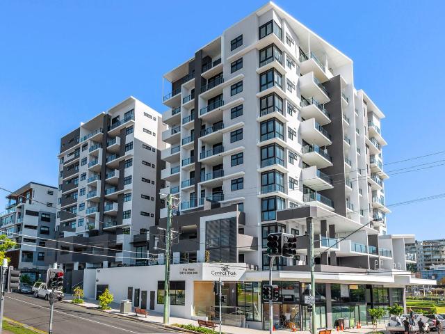 Partly Furnished 2 bedroom 2 bathroom unit with 2 balconies