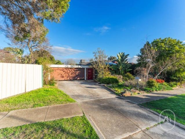 Partly Furnished 3 Bedroom Family Home with Double Garage in Melton West