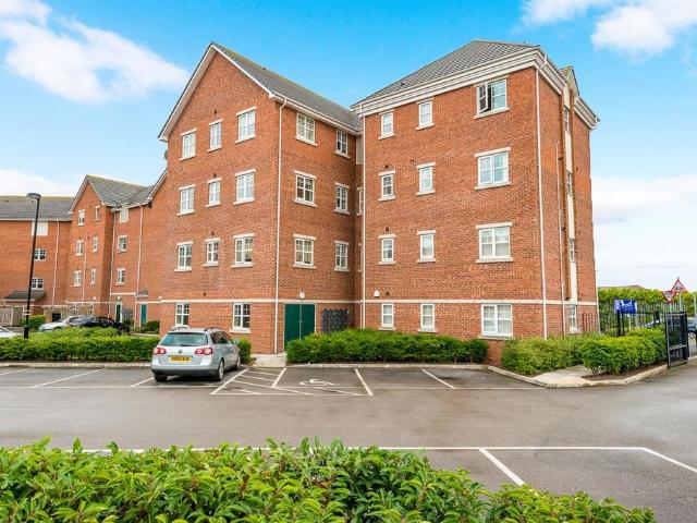 Partridge Close, Crewe CW1 2 bed flat to rent £850 pcm £196 pw