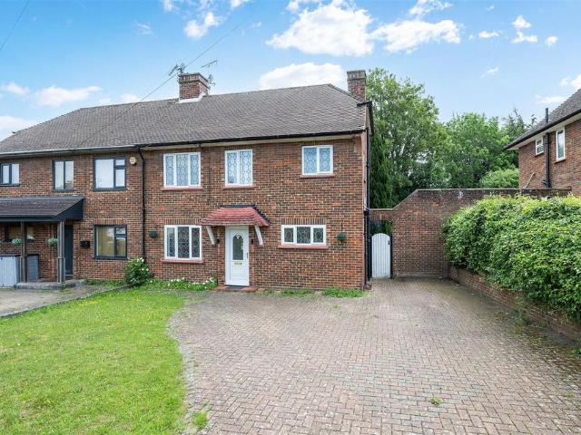 Partridge Mead, Banstead 3 bed semi detached house to rent £2,250 pcm £519 pw