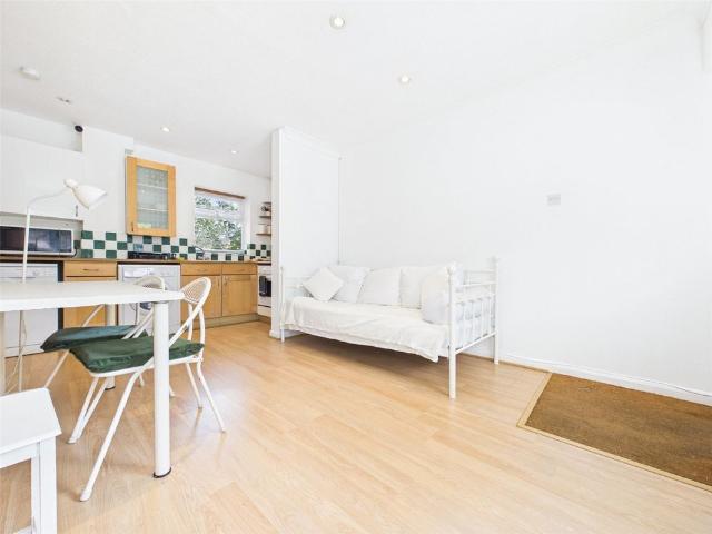Partridge Road, Hampton, TW12