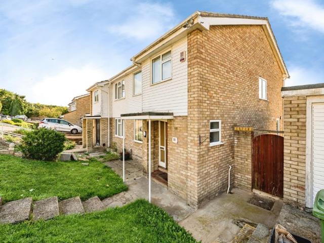 Partridge Way, High Wycombe. 3 bed semi detached house to rent £2,000 pcm £462 pw