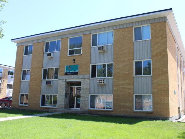 Par 2935 Apartments | 2935 Parliament Avenue