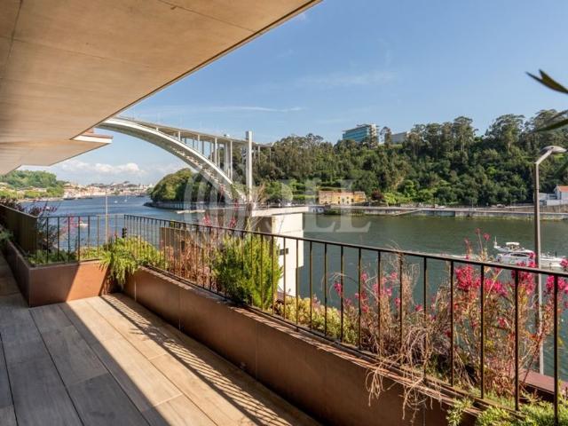 para alugar Apartamento de alto padrão de 143 m2, Centro Massarelos, Porto