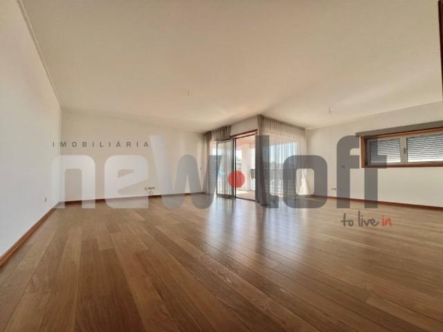 para alugar Apartamento de alto padrão de 220 m2, Escola Secundaria Camilo Castelo Branco, Oeiras, Lisboa