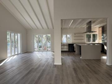 para alugar Casa de alto padrão de 475 m2, Charneca de Caparica, Portugal