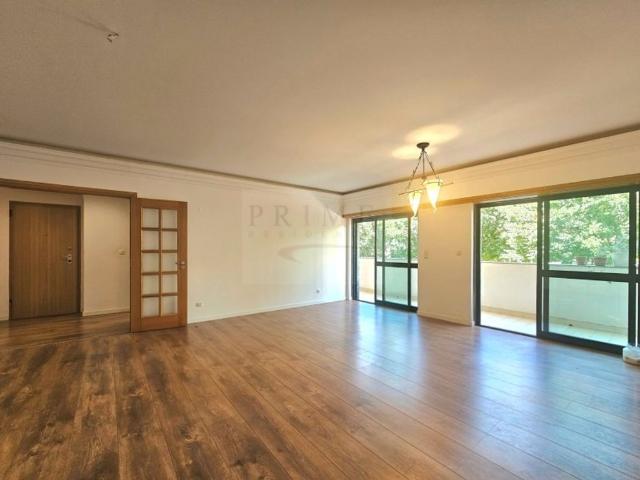 para alugar Luxuoso apartamento de 160 m2, Quinta de Stº Antonio, Oeiras, Lisboa