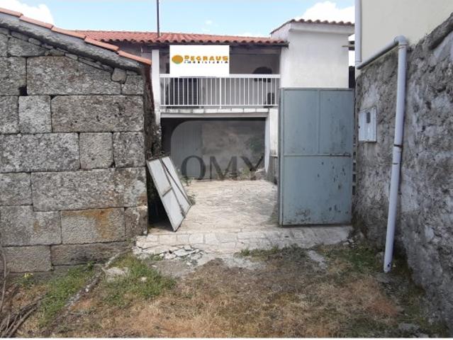 Para Recuperar | Moradia em Pedra | Carva, Murça