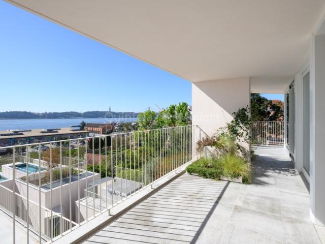 Para venda, apartamento T5 duplex com terraços em Santos, Lisboa