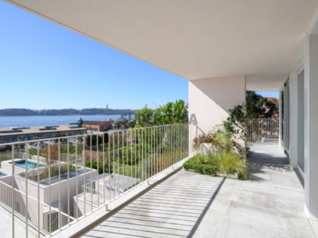 Para venda, apartamento T5 duplex com terraços em Santos, Lisboa