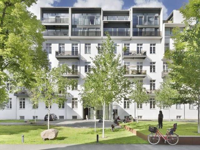 PARAGON APARTMENTS Attraktive Wohnung in der Danziger Straße mit EBK & Parkett