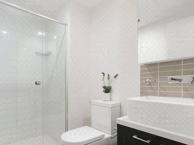 Paragon Real Estate Furnished 2 Bed 2 Bath Apartment in the Heart of Melbourne CBD