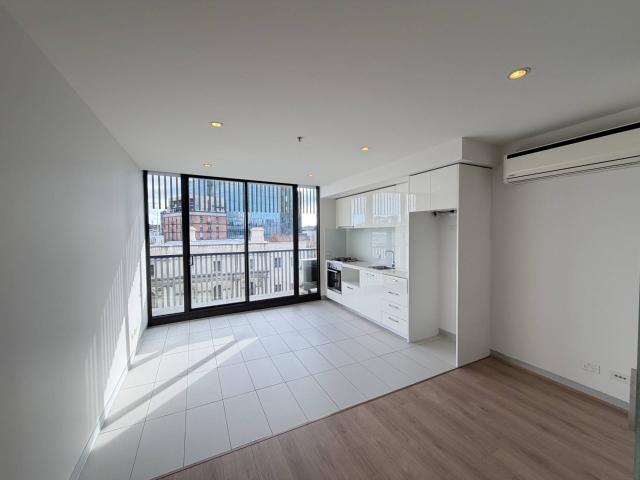 Paragon Real Estate 2 Bedroom in Prime Location Optional Whitegoods