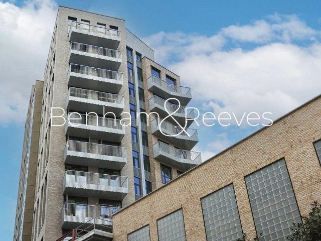 Paragon Square, London, WC1X 3 bed apartment to rent £5,300 pcm £1,223 pw