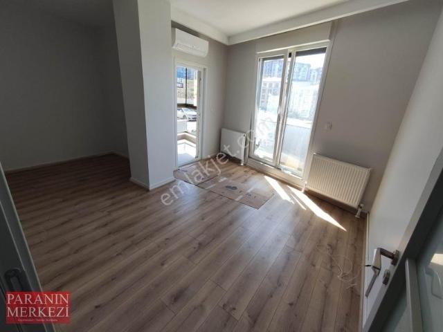 Para'dn Üsküdar Kirazlıtepe'de Caddeye Sıfır Yeni Bina 2+1 Daire