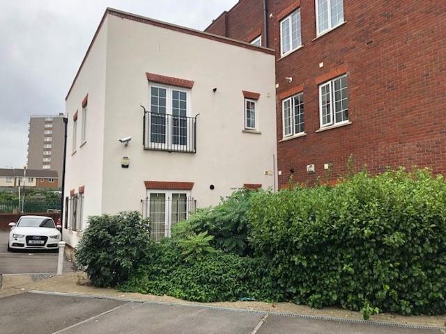 Parade Court, Bristol BS5, 2 bed flat to rent, £1,300 pcm | PrimeLocation