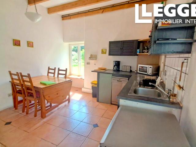 Un paradis écologique durable composé de 5 logements et offrant un énorme potentiel commercial