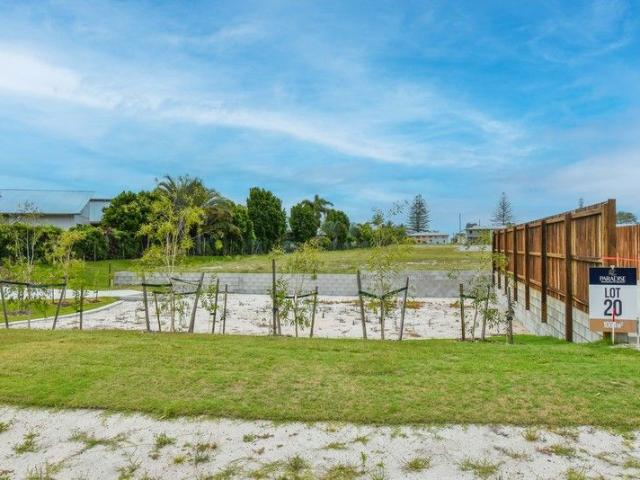 Paradise in Woodgate with Private Driveway