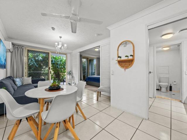 WATERFRONT ISLAND LIVING | SURFERS PARADISE