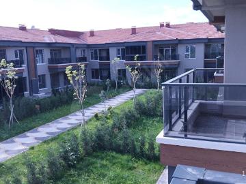 PARADISE KONUTLARI'NDA YERDEN ISITMALI, OTOPARKLI GENIŞ LÜKS 1+1