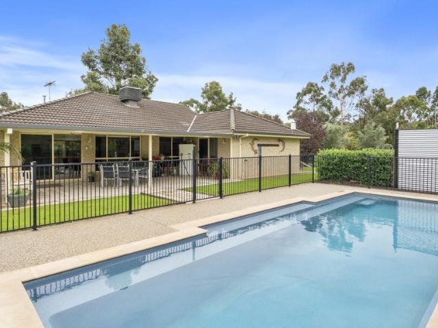 Paradise living on 2.65 acres