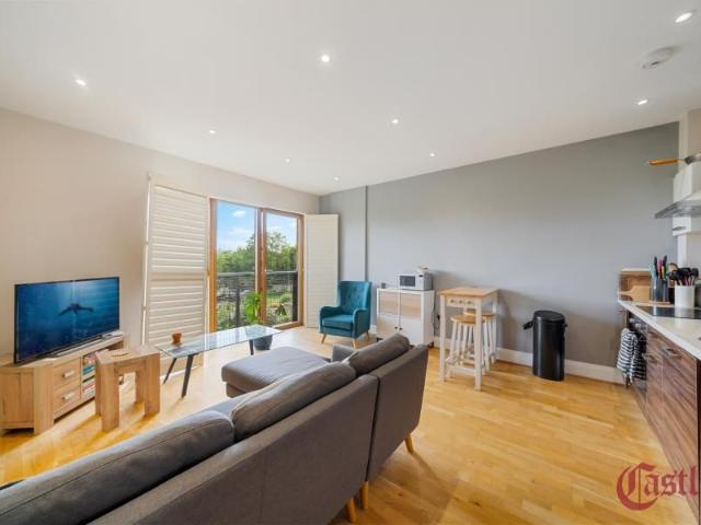 Paradise Park, Hackney E5, 2 bed flat to rent, £2,400 pcm | PrimeLocation