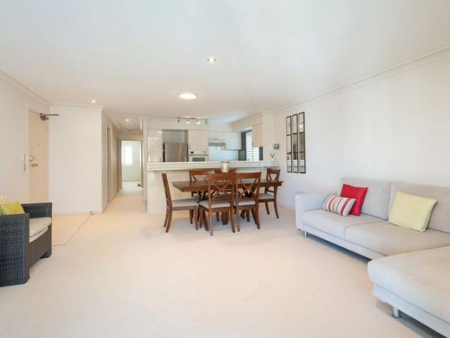 PARADISE POINT TOP LEVEL APARTMENT WITH SPECTACULAR VIEWS