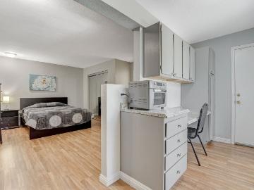 Paradise Royale 1 Bedroom Apartment for Rent at 4505 Paradise Rd, Paradise, NV 89169 The Strip