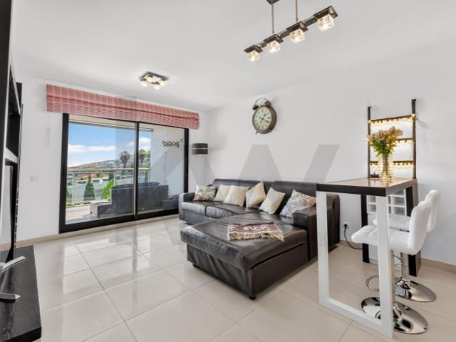 Paradisus Residence | Apartamento T1 com duas varandas e estacionamento no Caniço