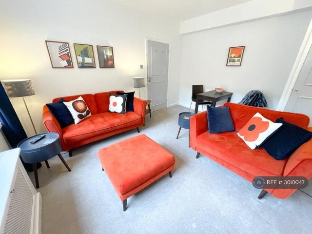 Paramount Court, London, WC1E 2 bed flat to rent £3,445 pcm £795 pw