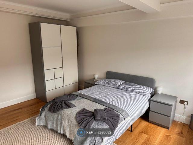 Paramount Court, London WC1E, 2 bed flat to rent, £3,999 pcm | PrimeLocation