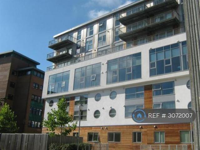Paramount, Swindon, SN1 1 bed flat to rent £950 pcm £219 pw