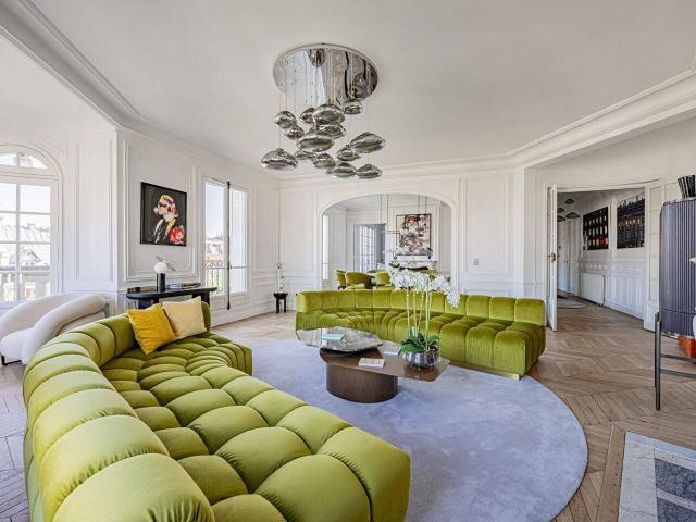 Parc Monceau 8 pièces 244 m² avec balcons