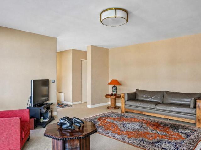 Parc Montsouris, Appartement de 88m2 avec balcon, cave et pa. 88m² Paris 14ème