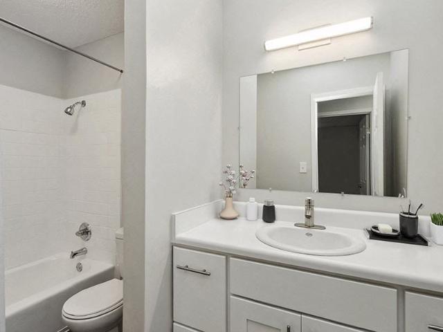 Parc at Creekside 2 Bedroom Apartment for Rent at 9422 Cleveland Ave, Kansas City, MO 64132 Hidden Valley