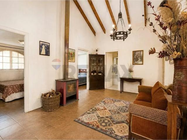 Parcela con 2 casas en terreno | 8 dormitorios por 8100.00 en Melipilla