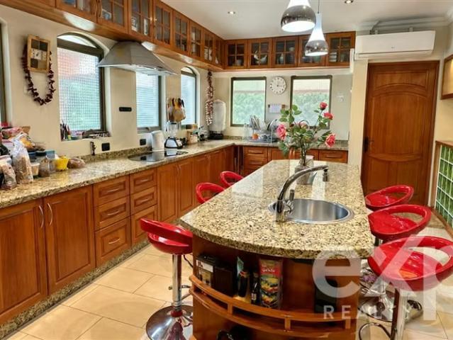 Parcela con Casa Amoblada y 6 Baños en Fundo El Asilo, Talca | 5 dormitorios por 44900.00 en Talca