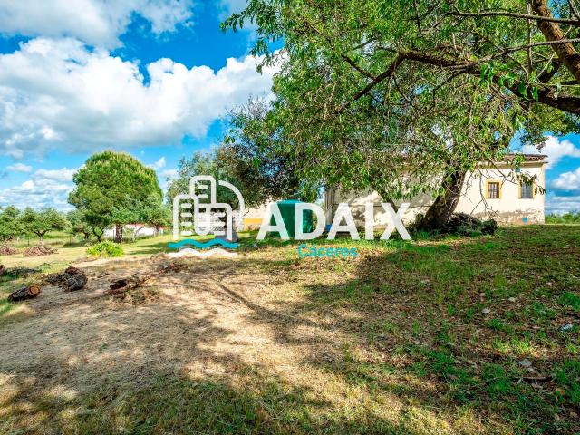 Parcela con Casa en Venta en Arroyo de la Luz