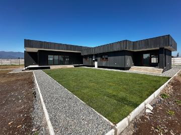 Parcela con casa estilo Mediterránea, San Fernando