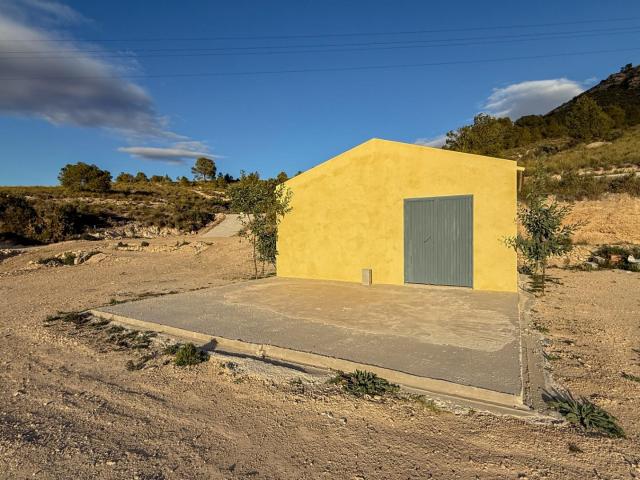 PARCELA CON CONSTRUCCIÓN